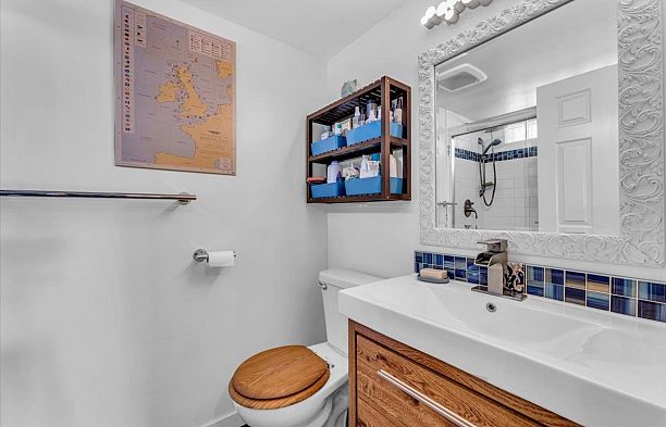 303 966 W 14th Avenue Fairview VW