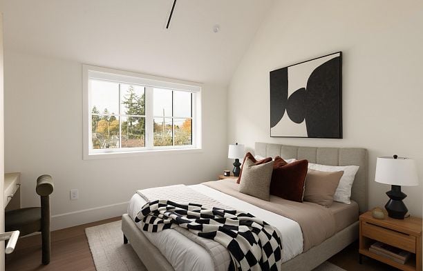 2 15 W 20th Avenue Cambie