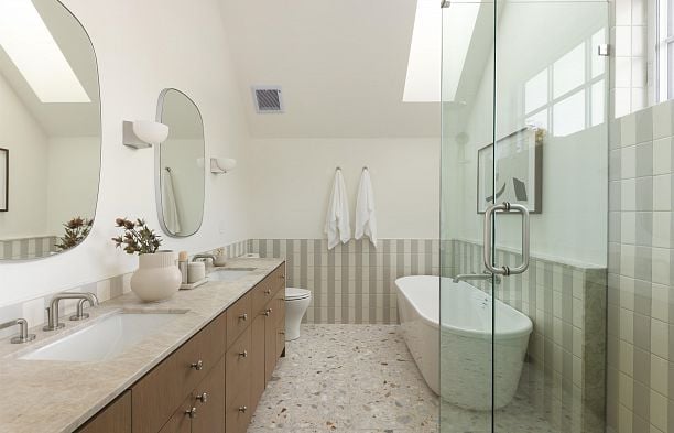 2 15 W 20th Avenue Cambie