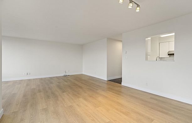 401 1235 W Broadway Fairview VW