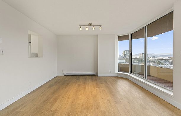 401 1235 W Broadway Fairview VW