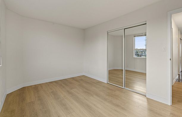 401 1235 W Broadway Fairview VW