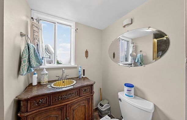 5765 Quebec Street Main