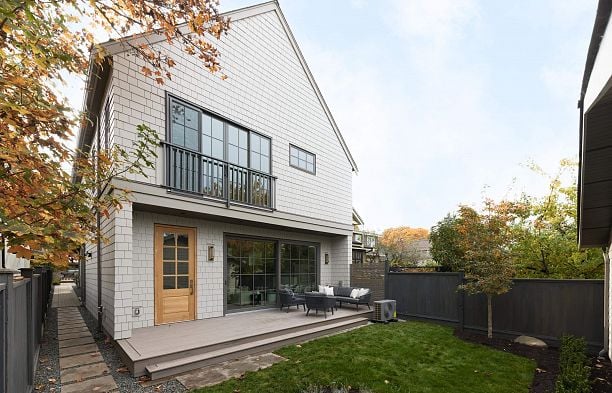 2 15 W 20th Avenue Cambie