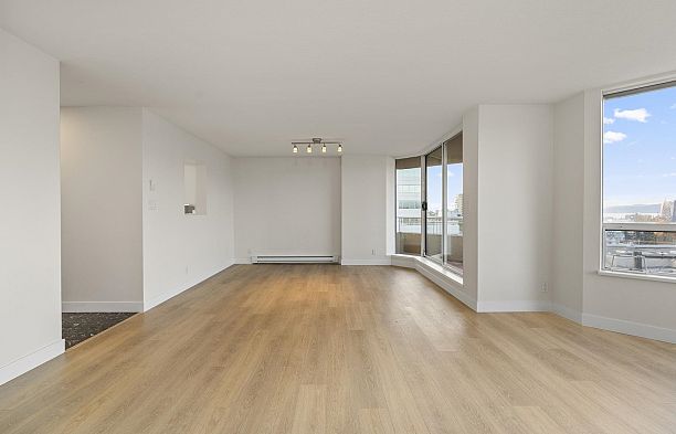 401 1235 W Broadway Fairview VW