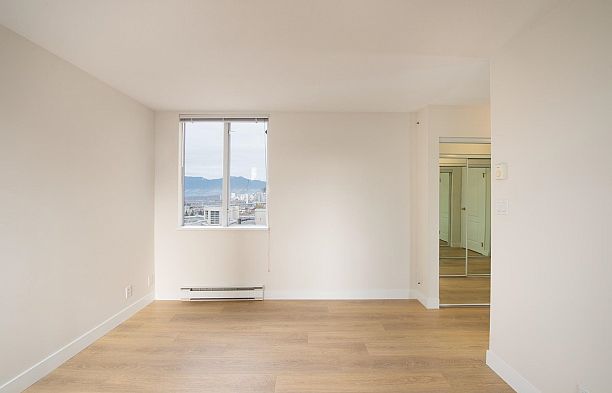 401 1235 W Broadway Fairview VW