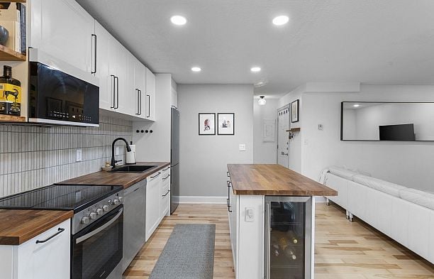 104 1045 W 8th Avenue Fairview VW