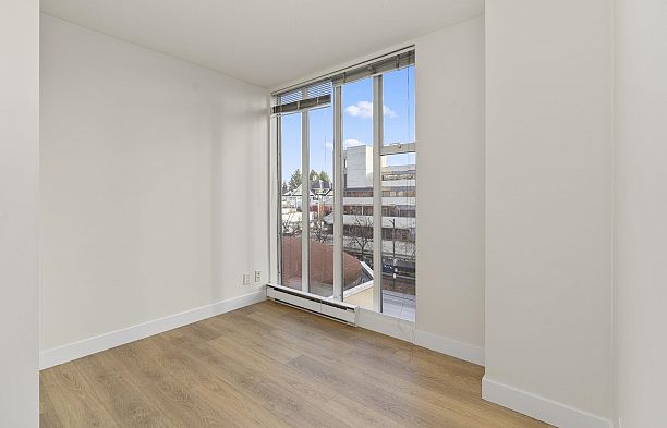 401 1235 W Broadway Fairview VW