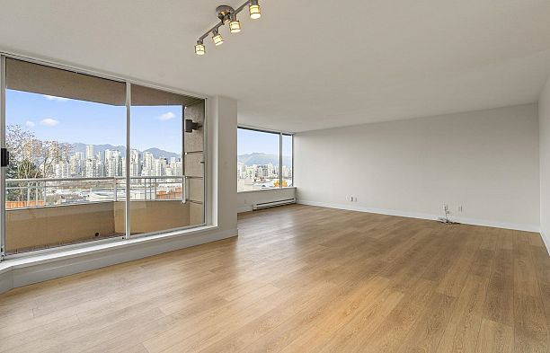 401 1235 W Broadway Fairview VW