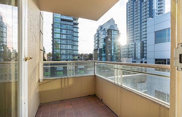 401 1235 W Broadway Fairview VW