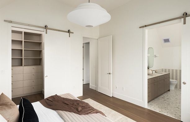 2 15 W 20th Avenue Cambie