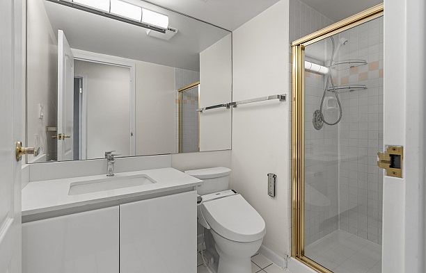 401 1235 W Broadway Fairview VW