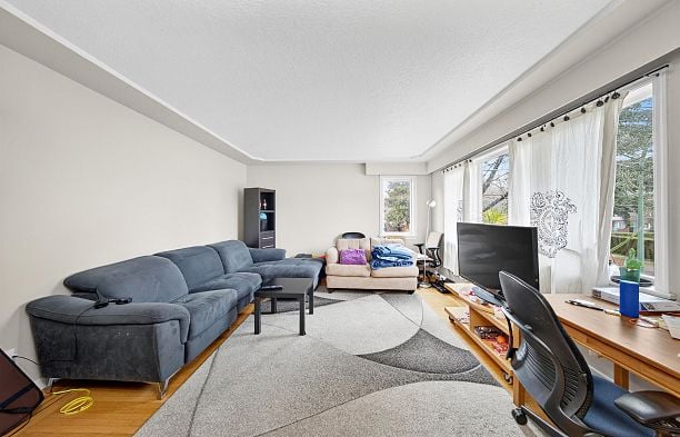 5765 Quebec Street Main