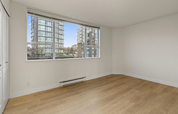 401 1235 W Broadway Fairview VW