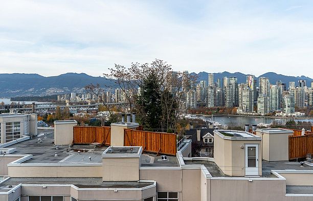 401 1235 W Broadway Fairview VW