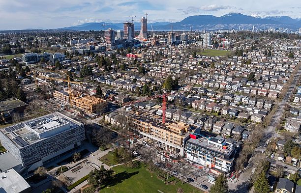 301 133 W 49th Avenue Oakridge VW