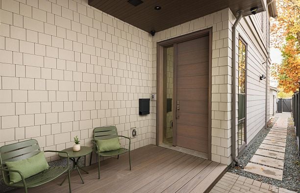 2 15 W 20th Avenue Cambie