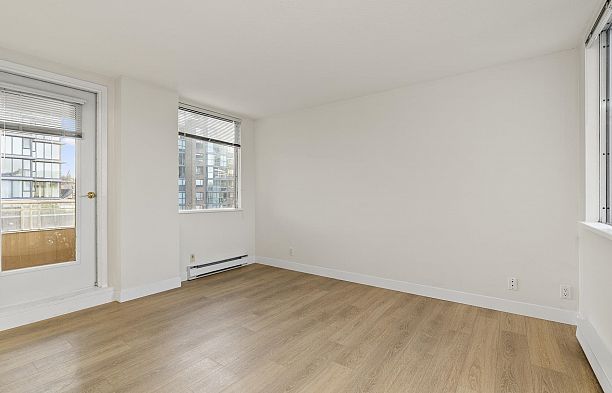 401 1235 W Broadway Fairview VW