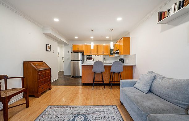 218 1990 W 6th Avenue Kitsilano