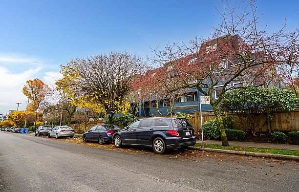 218 1990 W 6th Avenue Kitsilano