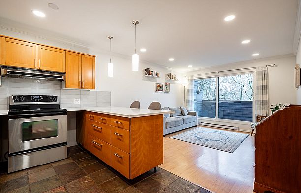 218 1990 W 6th Avenue Kitsilano