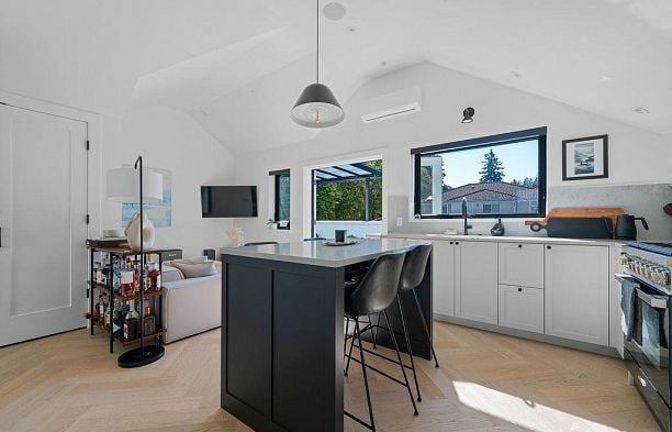 4921 Larch Street MacKenzie Heights