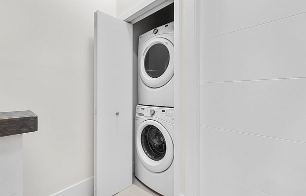 5522 Oak Street Cambie