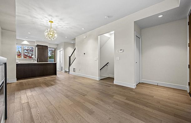 5522 Oak Street Cambie