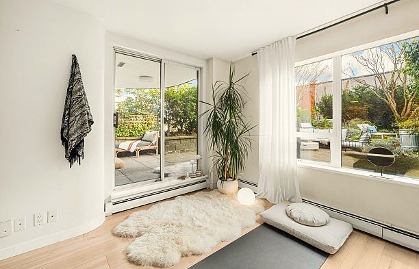 302 1438 W 7th Avenue Fairview VW