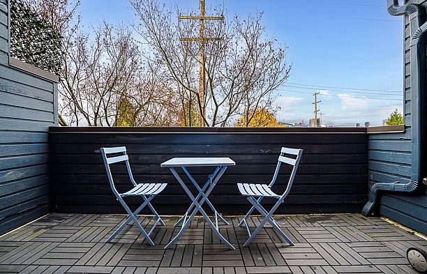 218 1990 W 6th Avenue Kitsilano