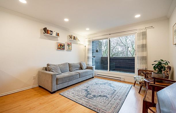 218 1990 W 6th Avenue Kitsilano