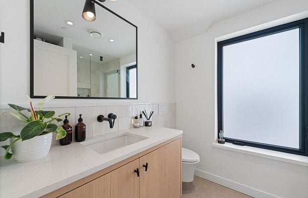 4921 Larch Street MacKenzie Heights