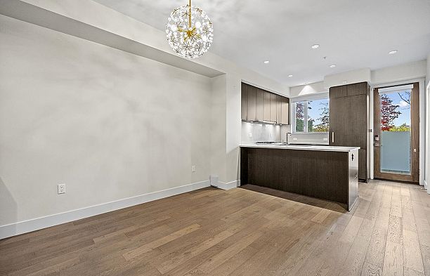 5522 Oak Street Cambie