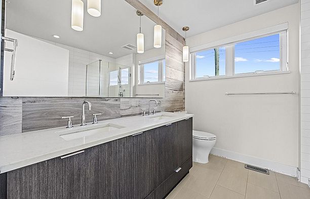 5522 Oak Street Cambie