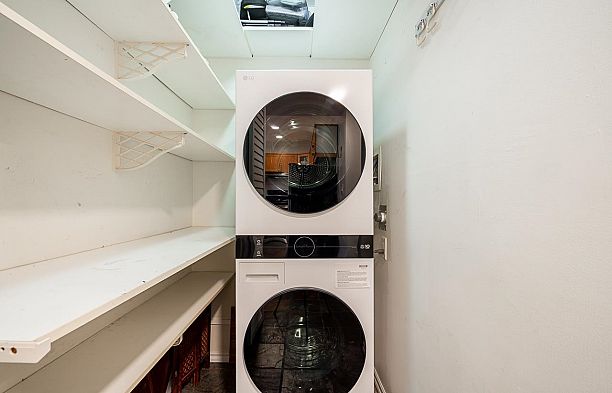 218 1990 W 6th Avenue Kitsilano