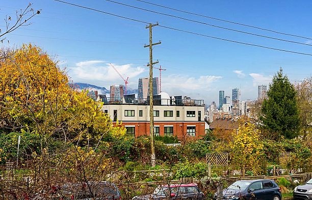 218 1990 W 6th Avenue Kitsilano