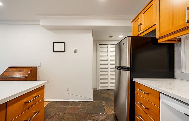 218 1990 W 6th Avenue Kitsilano