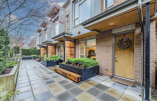 5522 Oak Street Cambie