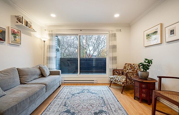 218 1990 W 6th Avenue Kitsilano