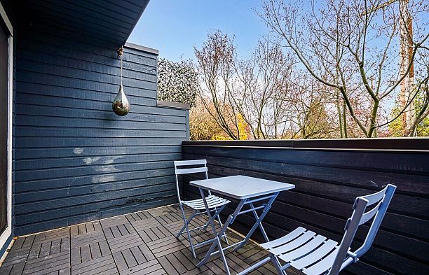 218 1990 W 6th Avenue Kitsilano