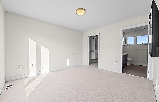 5522 Oak Street Cambie