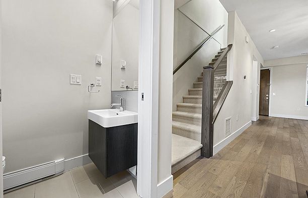 5522 Oak Street Cambie