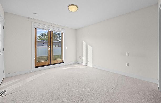 5522 Oak Street Cambie