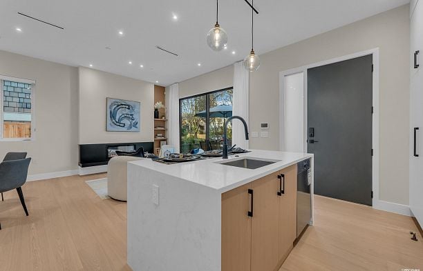 1 4150 W 14th Avenue Point Grey