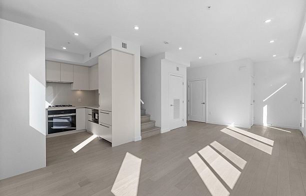 807 W 33rd Avenue Cambie