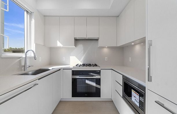 807 W 33rd Avenue Cambie