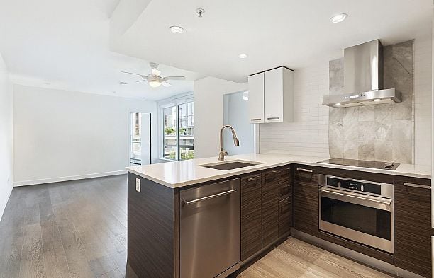 621 1783 Manitoba Street False Creek