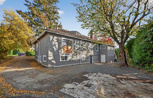7561 Angus Drive South Granville