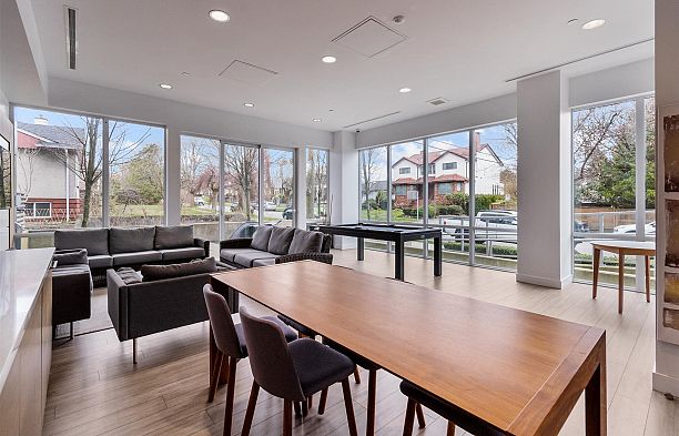 207 5693 Elizabeth Street Cambie