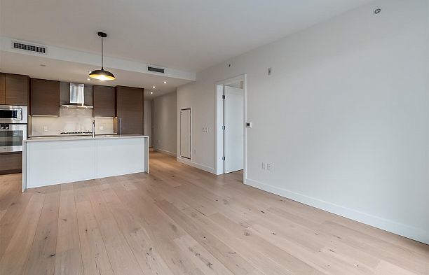 207 5693 Elizabeth Street Cambie